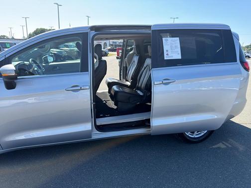 Silver Mist Clearcoat 2023 Chrysler Pacifica Touring-L