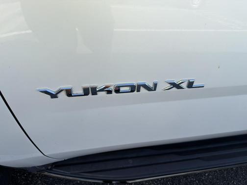 White Frost Tri-Coat 2019 GMC Yukon XL SLT