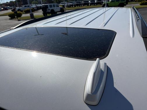White Frost Tri-Coat 2019 GMC Yukon XL SLT
