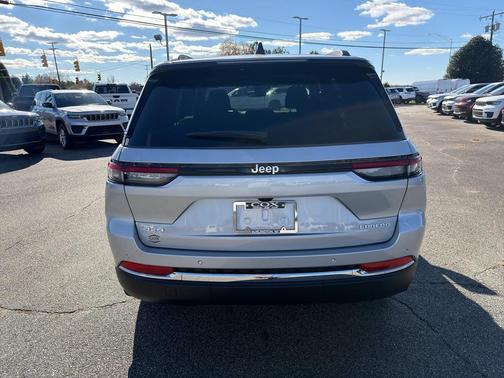 2025 Jeep Grand Cherokee Laredo