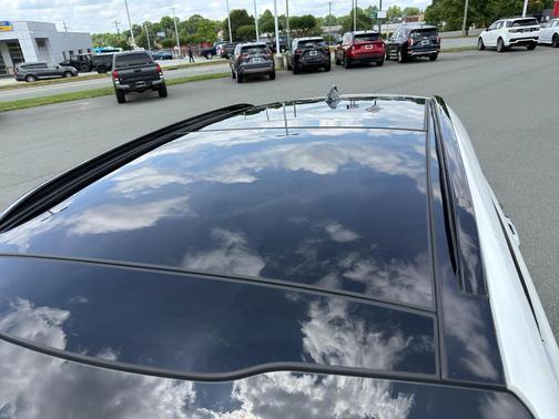 Snow White Pearl 2022 Kia Sportage EX