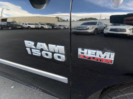 Brilliant Black Crystal Pearlcoat 2016 RAM 1500 Big Horn