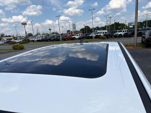 Bright White Clearcoat 2026 RAM 1500 Laramie