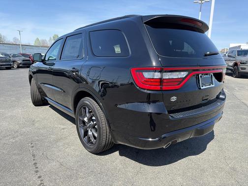 DB Black Clearcoat 2026 Dodge Durango GT HEMI V8