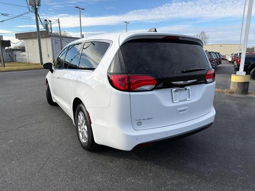 2026 Chrysler Voyager LX