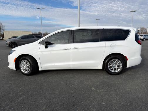 2026 Chrysler Voyager LX