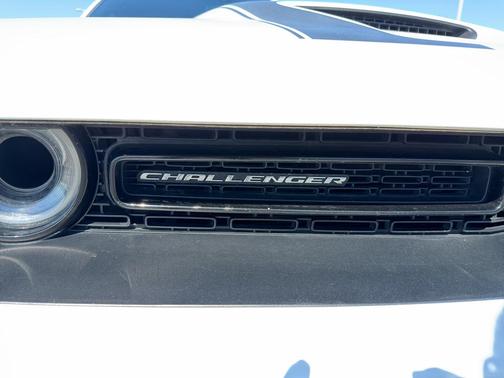 Bright White Clearcoat 2016 Dodge Challenger SRT 392
