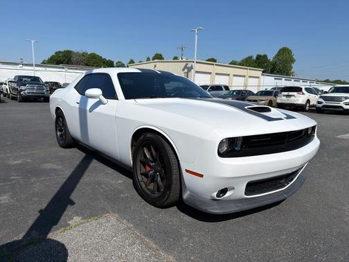 Bright White Clearcoat 2016 Dodge Challenger SRT 392