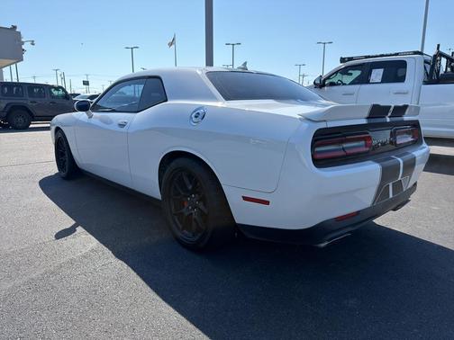 Bright White Clearcoat 2016 Dodge Challenger SRT 392
