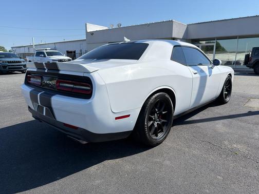 Bright White Clearcoat 2016 Dodge Challenger SRT 392