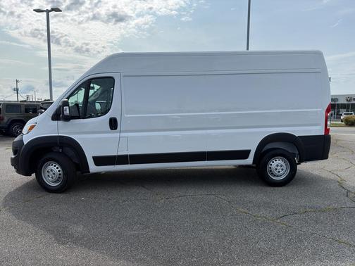 Bright White Clearcoat 2026 RAM ProMaster 2500 High Roof
