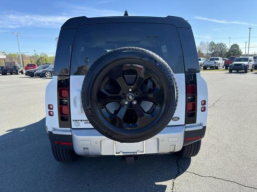 Fuji White 2020 Land Rover Defender 110 SE