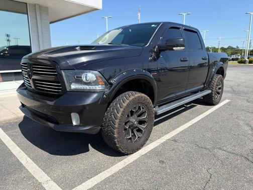 Brilliant Black Crystal Pearlcoat 2017 RAM 1500 Sport