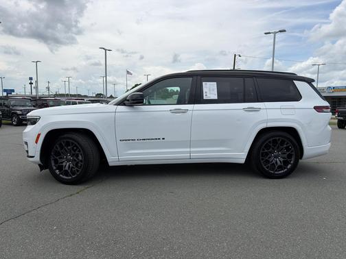 Bright White Clearcoat 2023 Jeep Grand Cherokee L Summit