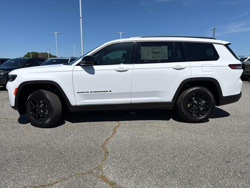 Bright White Clearcoat 2026 Jeep Grand Cherokee L LAREDO/ALTITUDE