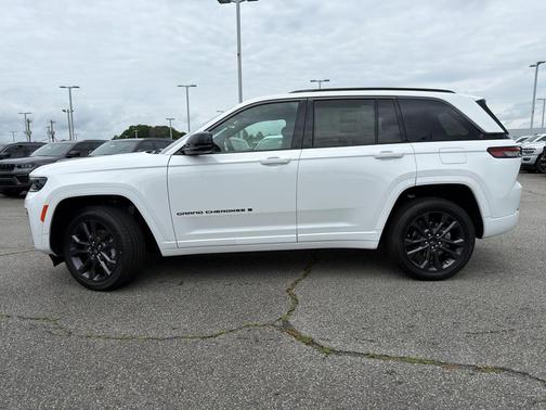 Bright White Clearcoat 2026 Jeep Grand Cherokee Limited