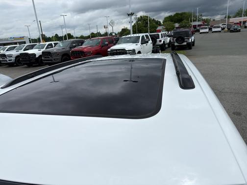 Bright White Clearcoat 2026 Jeep Grand Cherokee Limited