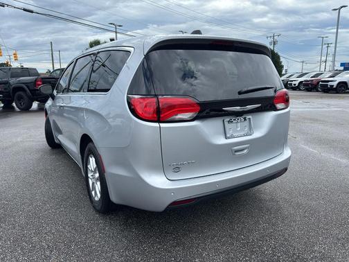 2026 Chrysler Voyager LX