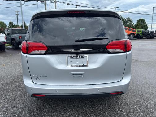 2026 Chrysler Voyager LX