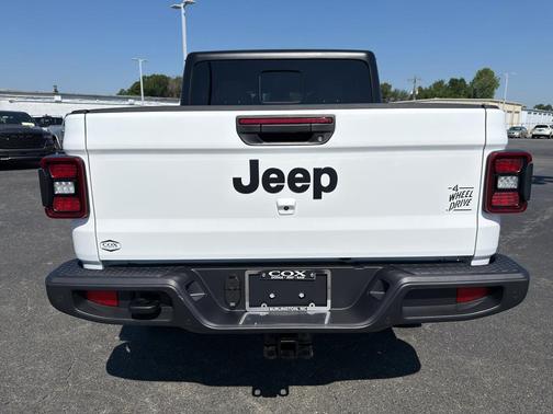 Bright White Clearcoat 2026 Jeep Gladiator Sport