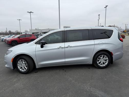 2026 Chrysler Voyager LX