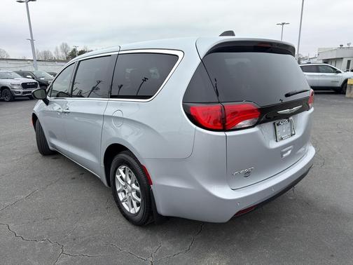 2026 Chrysler Voyager LX