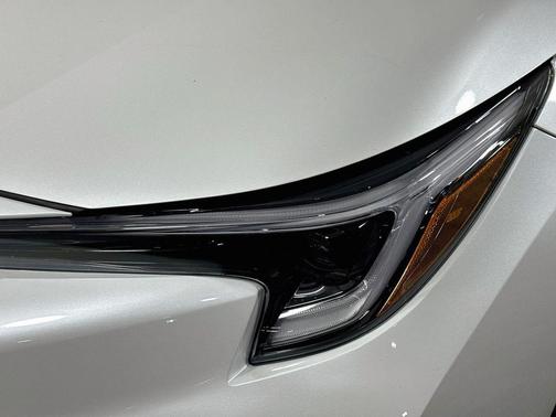 Wind Chill Pearl 2026 Toyota Corolla SE