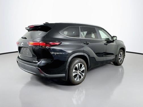 Midnight Black 2026 Toyota Highlander XLE