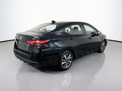 Super Black Metallic 2021 Nissan Versa 1.6 SV