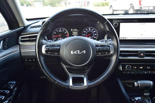 Ebony Black 2022 Kia K5 EX