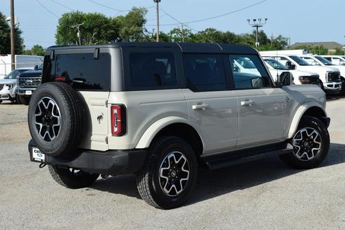2025 Ford Bronco Outer Banks