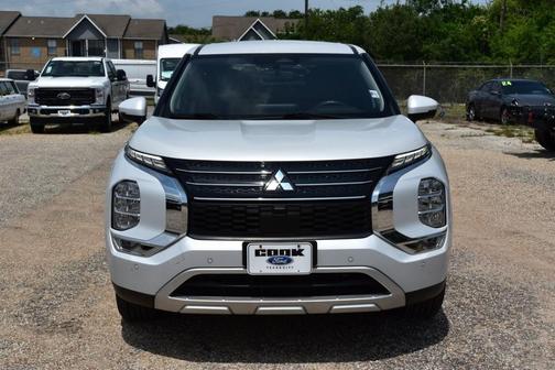 2023 Mitsubishi Outlander SE