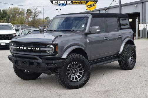2023 Ford Bronco Base