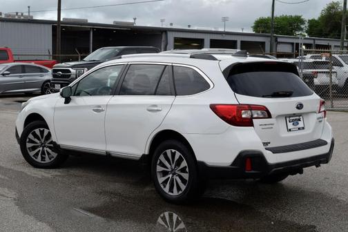 Crystal White Pearl 2019 Subaru Outback 3.6R Touring