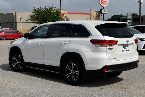 Blizzard Pearl 2019 Toyota Highlander LE