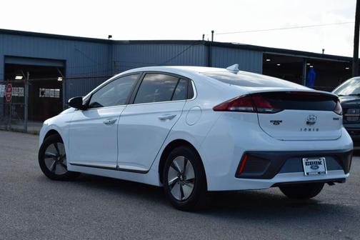 2022 Hyundai IONIQ Hybrid SE