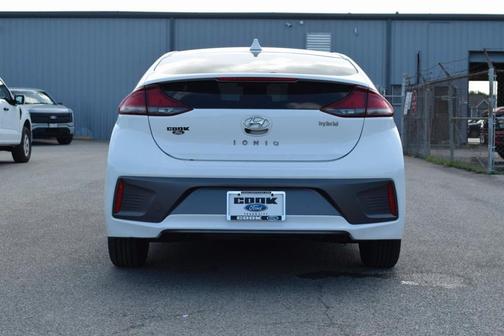 2022 Hyundai IONIQ Hybrid SE