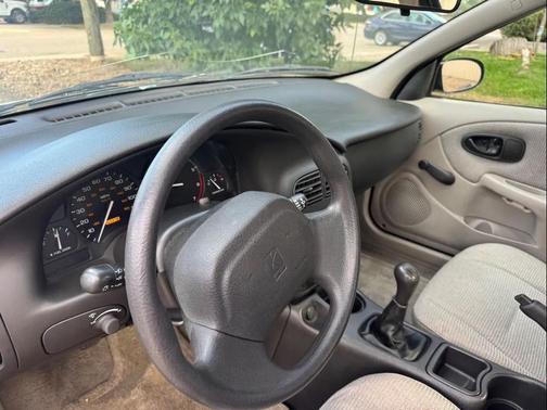 2001 Saturn L 100