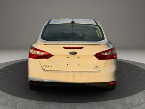 White 2013 Ford Focus SE
