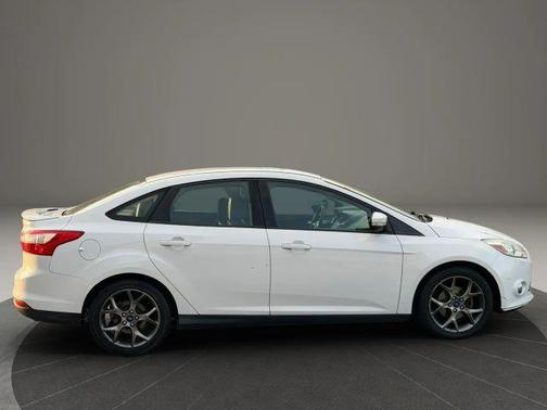 White 2013 Ford Focus SE
