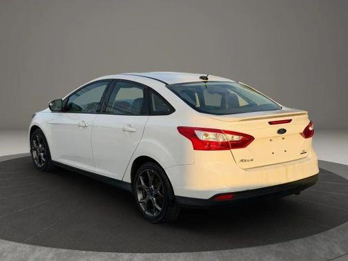 White 2013 Ford Focus SE