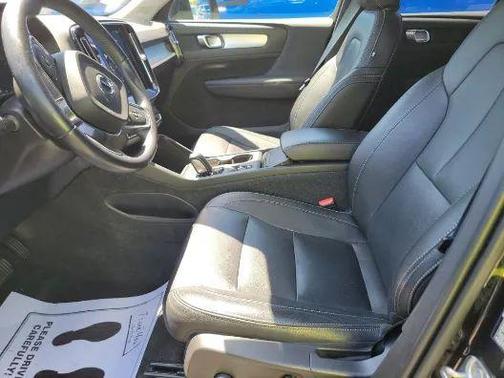 Black 2021 Volvo XC40 T4 Momentum