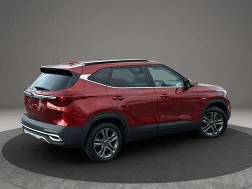 Red 2021 Kia Seltos S