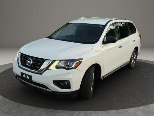 White 2019 Nissan Pathfinder SV