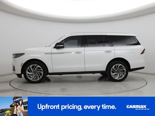 White 2025 Lincoln Navigator Reserve