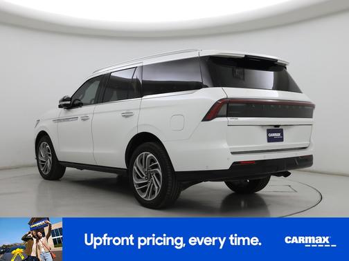 White 2025 Lincoln Navigator Reserve