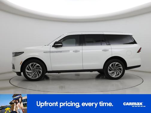 White 2025 Lincoln Navigator Reserve