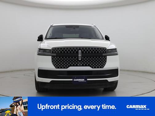 White 2025 Lincoln Navigator Reserve