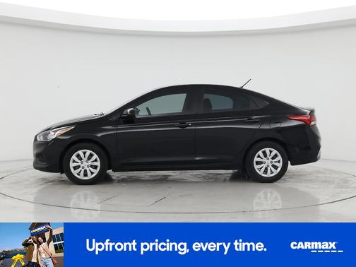 Black 2022 Hyundai Accent SE