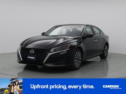 Black 2023 Nissan Altima SV